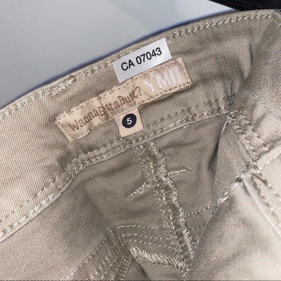 Wannabettabutt? Brown shorts! - Picture 3 of 3